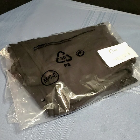 NWT Zyia Black Cuffed Mirage Mid-Rise 7/8 24" - 6-8 - Picture 6 of 9